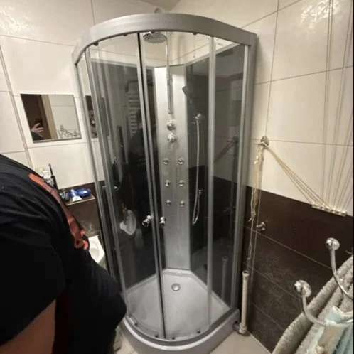 Bateria prysznicowa w kabinie narożnej — DobryHydraulik Kraków