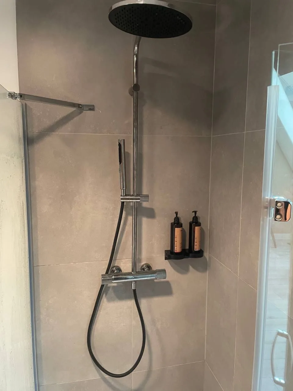 Prysznic walk-in z baterią termostatyczną — DobryHydraulik Kraków